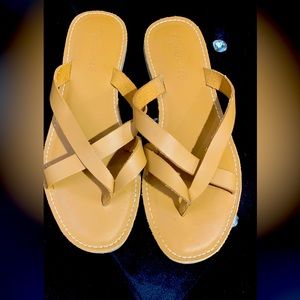 The Boardwalk Thong Sandal in Leather Sz 7